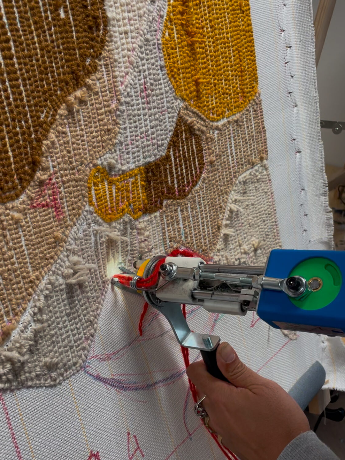 Tufted artwork, getuft werk gemaakt met 100% wol op 100% katoen doek. Machinaal getuft in nederland. Handwerk, zelfgemaakt, design. Workshops mogelijk tuften tufting workshop